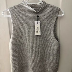 Dynamite Heavenlyarn Gray Ribbed Sleeveless Sweater